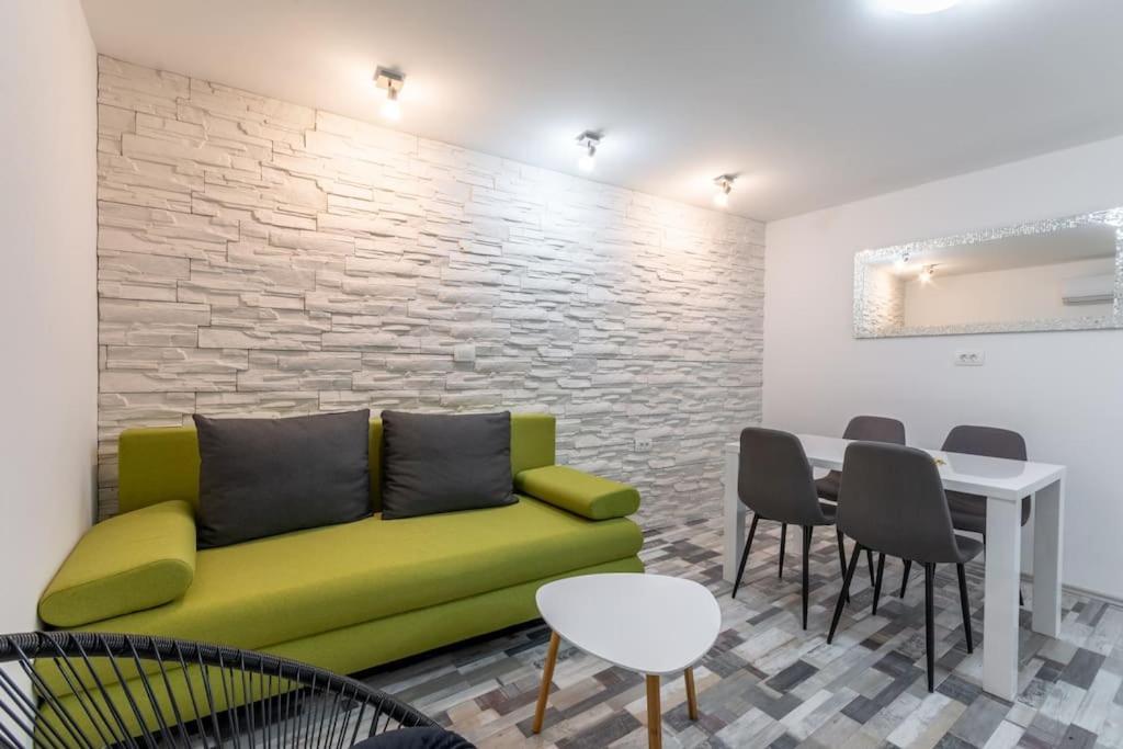 Apartment 3M - One Bedroom Apartment Split Exterior foto